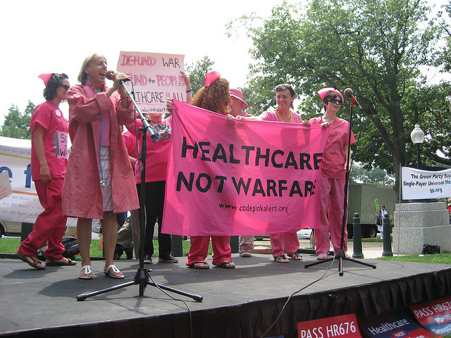 Healthcare Not Warfare photo by http://www.flickr.com/photos/codepinkalert/